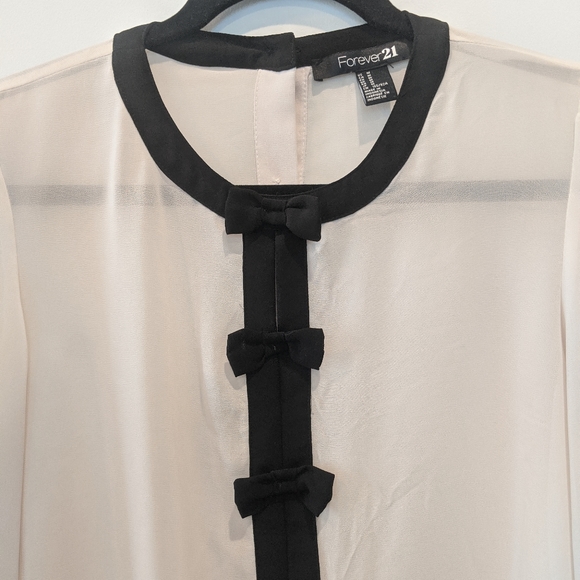 $$$ Forever 21 bows and buttons sheer blouse M - Picture 3 of 6